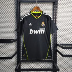 لباس کلاسیک رئال مادرید 2011-2010 کیت دوم