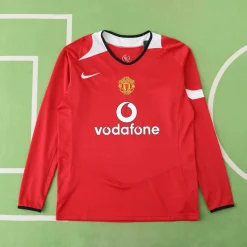 Alternative view of لباس کلاسیک منچستر یونایتد 2004/06