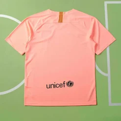 Alternative view of لباس کلاسیک بارسلونا 2019-2018 کیت سوم